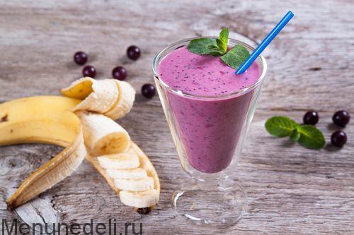 Смузи с крыжовником, бананом и маком