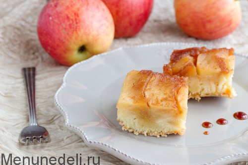 Шарлотка с карамелью