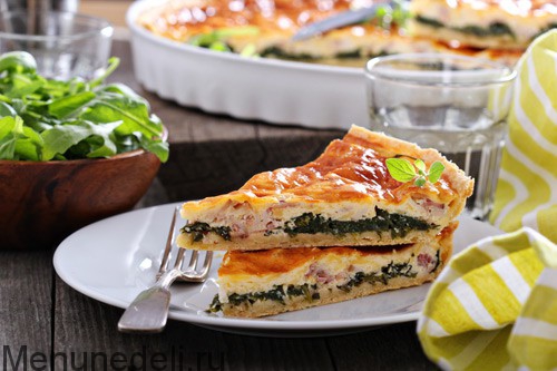 Пирог с рукколой, беконом и луком | Меню недели