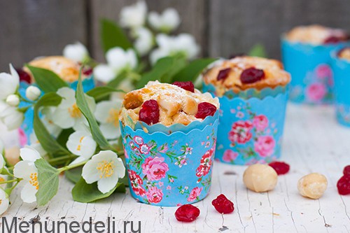 Ванильные маффины с орешками, вяленой вишней и белым шоколадом | Меню недели