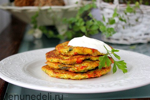 Блинчики из цуккини с овощами