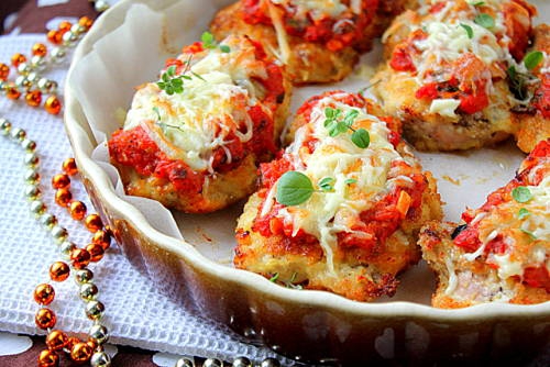 Рецепт куриных бедрышек с овощами и сыром | Меню недели