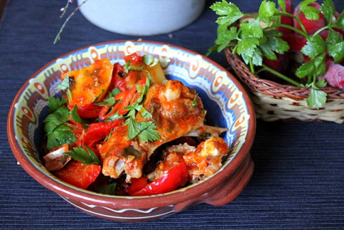 Свиные ребра, тушенные с овощами