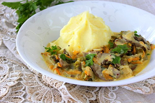 Рецепт как приготовить свиные почки с овощами и сметаной | Меню недели