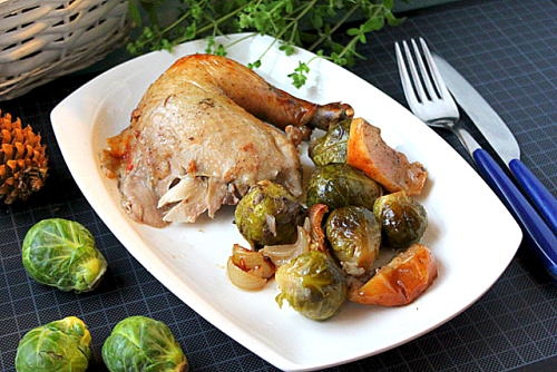 Рецепт курицы с брюссельской капустой и яблоком | Меню недели