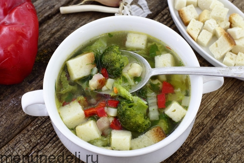 Рецепт чесночного супа с копченой грудинкой и овощами | Меню недели