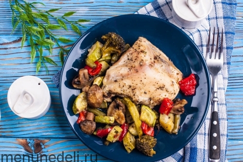 Рецепт диетической курицы с овощами в духовке | Меню недели