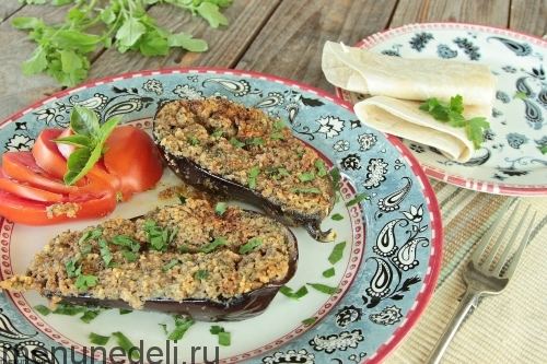 Запеченные баклажаны с чесночно-ореховой начинкой | Меню недели