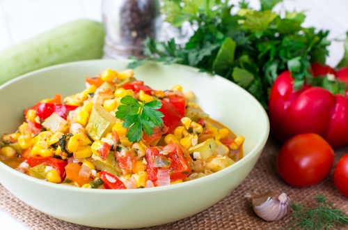 Кукурузное рагу с перцем и кабачками | Меню недели
