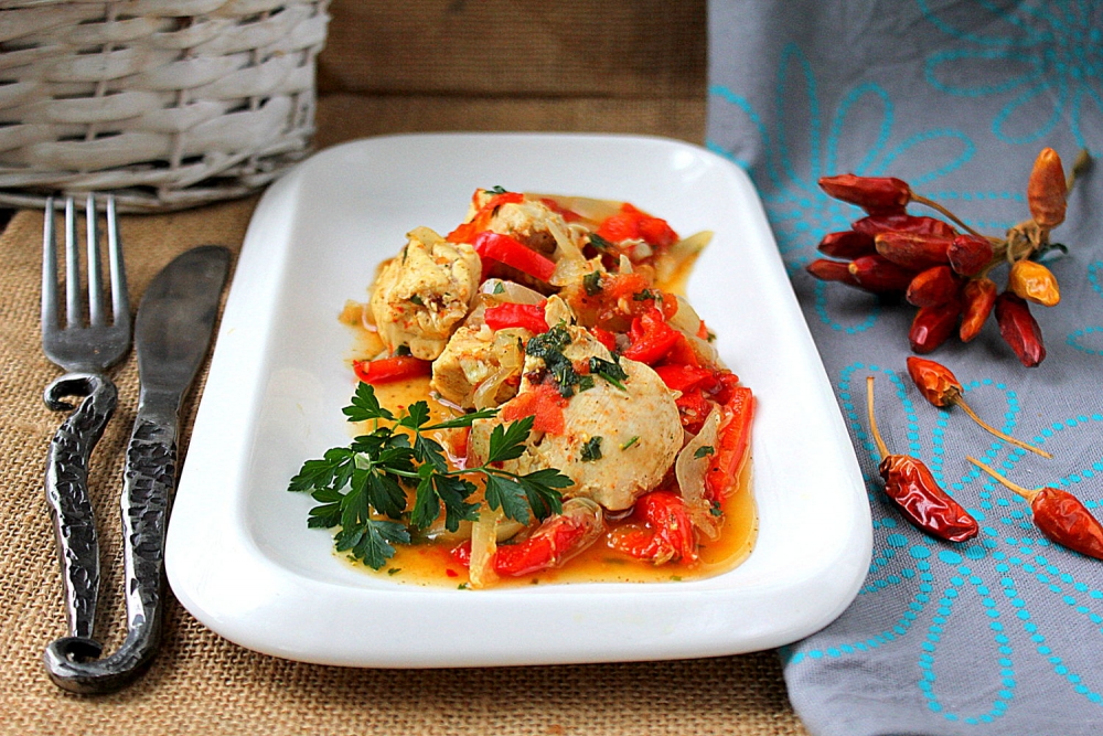 Куриная грудка с овощами и зеленью