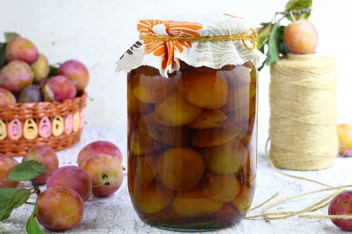 Слива половинками на зиму: рецепт пошаговый с фото | Меню недели