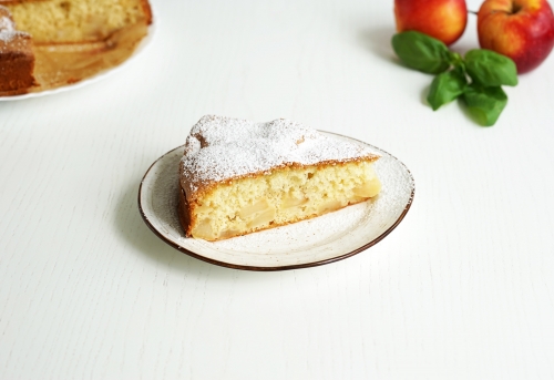 Шарлотка с яблоками в духовке пышная: простой рецепт | Меню недели